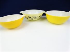 Vintage Pyrex Mixing Bowls