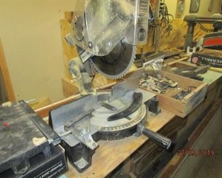 BLACK AND DECKER MITRE SAW