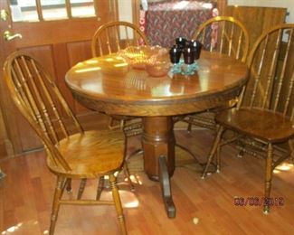 Oak dining room table with leaf and 4 chairs