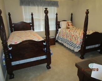 TURN OF THE CENTURY 4 POSTER PINEAPPLE POST TWIN BEDS