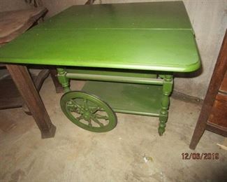 SERVING CART ON WHEELS