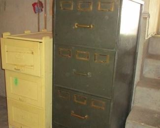VINTAGE METAL FILING CABINET