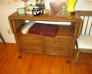 MID CENTURY MODERN SIDEBOARD/BUFFET