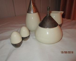 MID CENTURY MODERN 1955 LENOX TABLE SET WITH STERLING TOPS AND ENAMEL (BY EARL PARDON DESIGNER) CREAMER, SUGAR, SALT AND PEPPER AND CRUET
