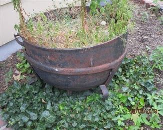 CAST IRON POT PLANTER