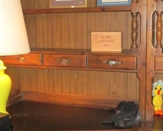 CORNER HUTCH