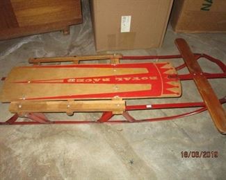 NICE VINTAGE SLED
