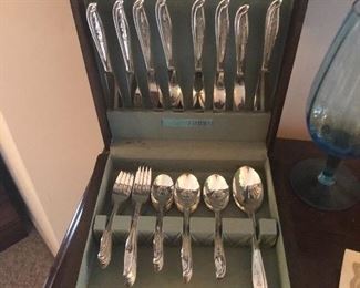 set flatware
