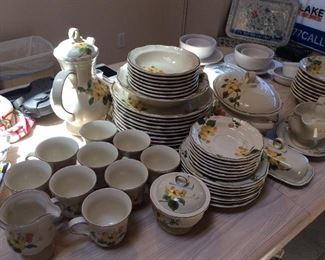 Full beautiful set Mikasa Heritage Goldenwood