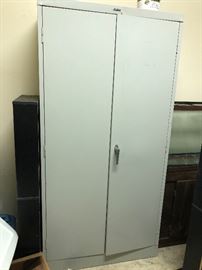 Utility cabinet 