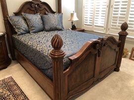 Henredon queen-size poster bed