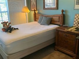 Queen size bedroom set 