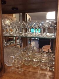  Lots of very nice bar wear glasses including wine glasses, water glasses, martini glasses and champagne flutes 