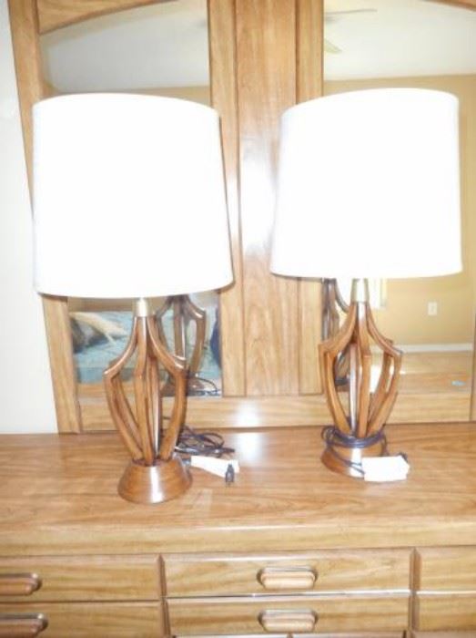 2 wood base lamps w/shades 31" tall https://ctbids.com/#!/description/share/139229