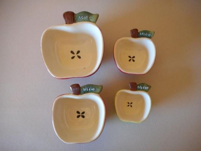 Set of 4 Apple measuring cups from Cracker Barrel https://ctbids.com/#!/description/share/139226