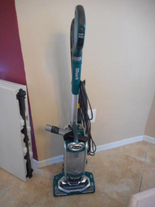 Shark Rotator vacuum w/attachments https://ctbids.com/#!/description/share/139234