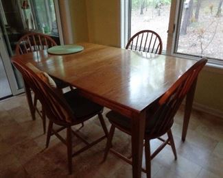 nice dining table w/ 4 chairs