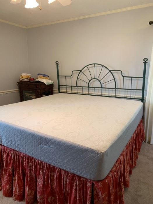 #1	bed	king mattress set with memory foam 	 $150.00 	
#2	bed	king green metal head board with frame	 $75.00 	