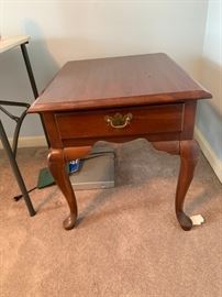 #6 end table w qa legs w 1 drawer Broyhill 22x27x23 $75.00