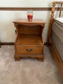 #9 summter bed side table w 1 drawer 20x19x27 $45.00