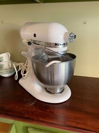 #25 kitchen air classic white mixer $175.00