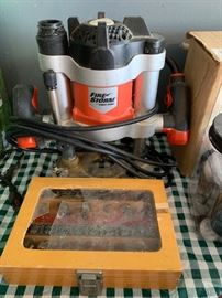 #44 B& D fire storm router w attachments $60.00