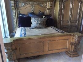 Queen size bed with tempo pedic mattress 3 years old guest room, no slept on much, not a rental, owner lives overseas