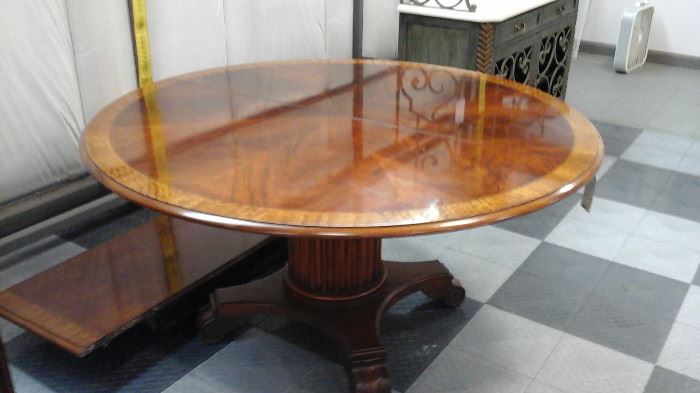 Henredon dining table with one leaf and pads