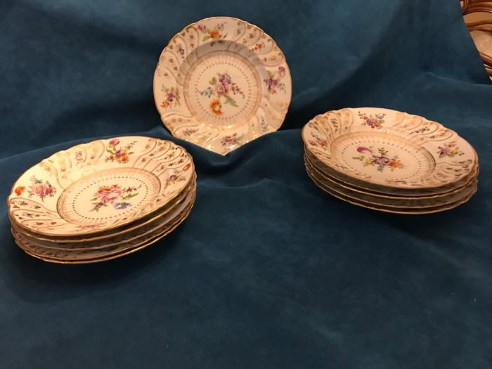 Beautiful early 20c floral design and gilt rim soup plates