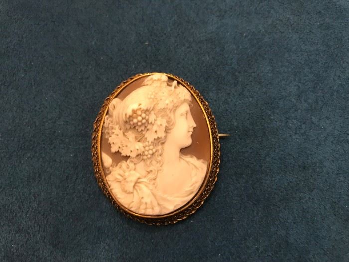 Beautiful Mid 19c Shell Cameo in 22k frame