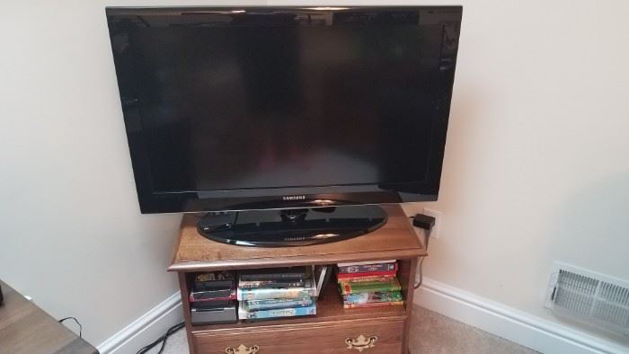 37 Samsung TV with Stand and Movies