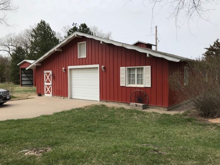Big Red Barn / Shop Estate Sale in Hutchinson, KS starts on 4/25/2019