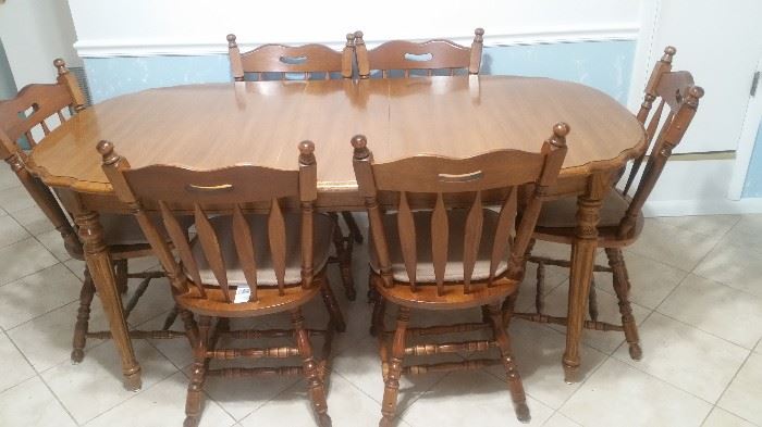 kitchen table and 6 chairs still avail able