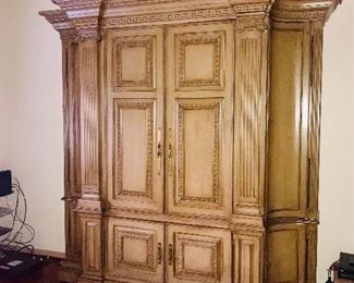 LARGE WALL UNIT ENTERTAINMENT CENTER