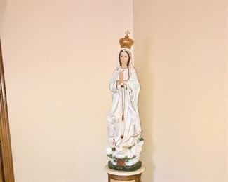 LARGE RELIGIOUS STATUE OF VIRGIN MARY