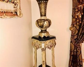 ORNATE TALL SIDE TABLE WITH VASE