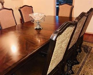 GORGEOUS FORMAL DINING TABLE AND 8 CHAIRS