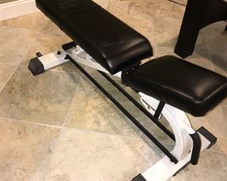 WEIGHT BENCH
