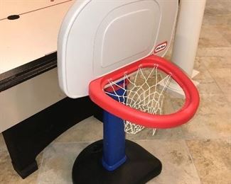 KIDS BASKETBALL HOOP