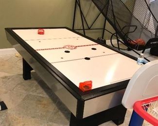 AIR HOCKEY TABLE
