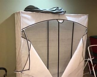PORTABLE CLOSET