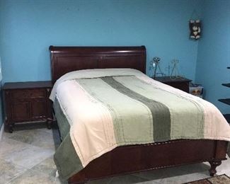QUEEN SIZE BED WITH TWO NIGHTSTANDS
