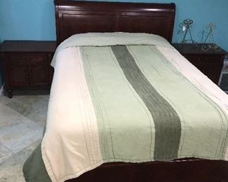 QUEEN SIZE BED WITH TWO NIGHTSTANDS