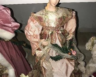 BEAUTIFUL HOLIDAY DECORATIONS