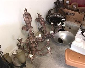 LAMPS / CHANDELIERS / LIGHT FIXTURES