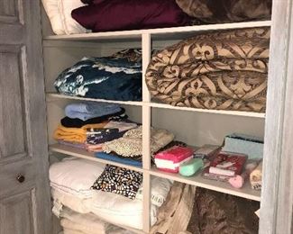 LINENS, BEDDINGS AND TOWELS