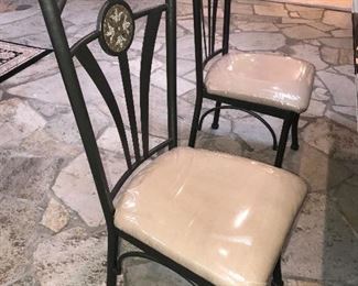 6 TRADITIONAL CHAIRS