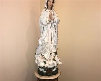 LARGE RELIGIOUS STATUE OF VIRGIN MARY