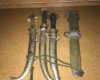 DECORATIVE / COLLECTIBLE DAGGERS