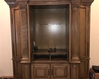 LARGE WALL UNIT ENTERTAINMENT CENTER